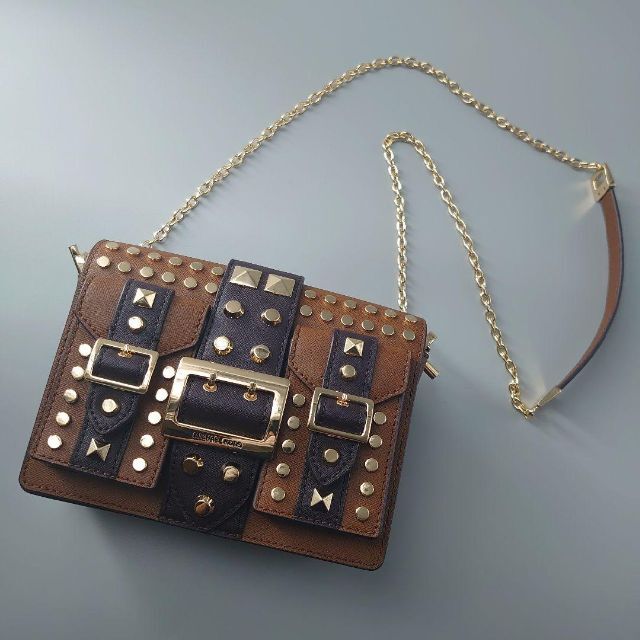 極美品 マイケルコース クロスボディ ブラウン スタッズ ゴールド