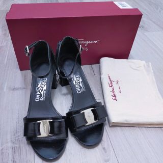 Salvatore Ferragamo - フェラガモ ヴァラ サンダル 黒 本革 レザー