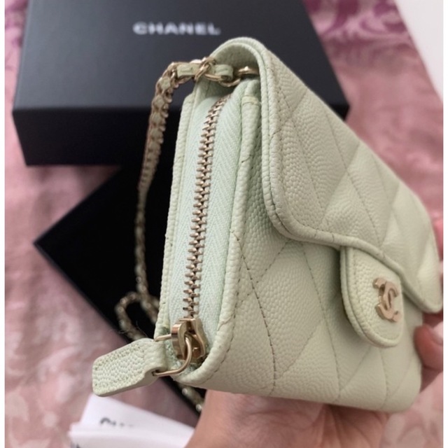 CHANEL(シャネル)のCHANEL マトラッセ ライトグリーン ゴールド　キャビアスキン レディースのバッグ(ショルダーバッグ)の商品写真