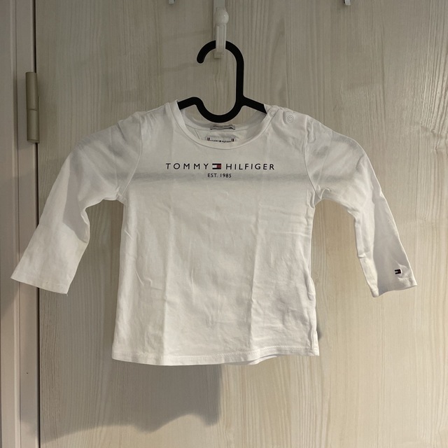 TOMMY HILFIGER(トミーヒルフィガー)のTOMMY HILFIGER トミー　ロンT キッズ/ベビー/マタニティのベビー服(~85cm)(Ｔシャツ)の商品写真