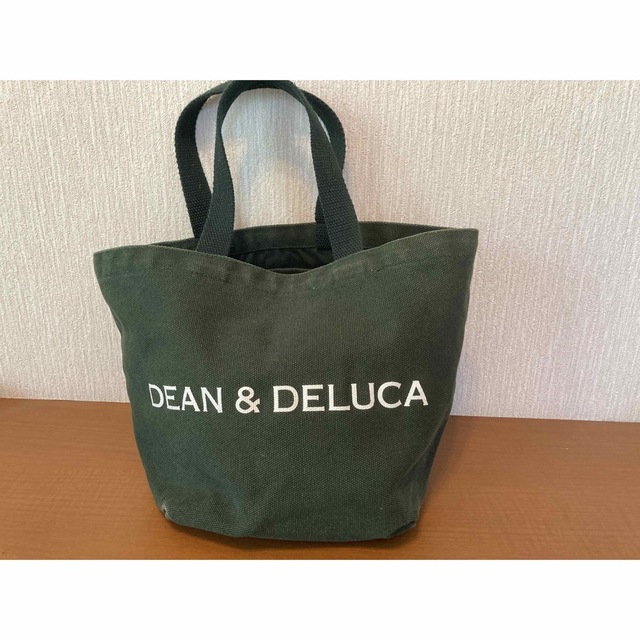 DEAN & DELUCA(ディーンアンドデルーカ)のDEAN＆DELUCA チャリティトート レディースのバッグ(トートバッグ)の商品写真