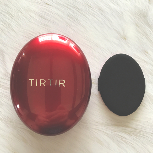 TIRTIR クッションファンデ　レッド17C 18g コスメ/美容のベースメイク/化粧品(ファンデーション)の商品写真