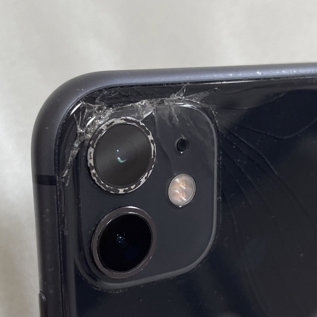 iPhone 11  本体　傷あり　ブラック スマホ/家電/カメラのスマートフォン/携帯電話(スマートフォン本体)の商品写真