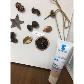 ラロッシュポゼ(LA ROCHE-POSAY)の本日限定値下　ラロッシュポゼ　下地　ライト　bbクリーム　日焼け止め　メイク(BBクリーム)