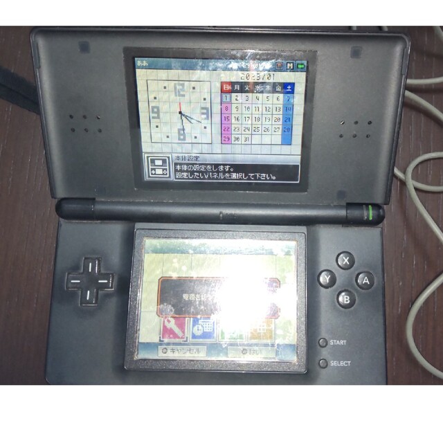 【ジャンク】ニンテンドーDS lite  本体と充電器 エンタメ/ホビーのゲームソフト/ゲーム機本体(その他)の商品写真