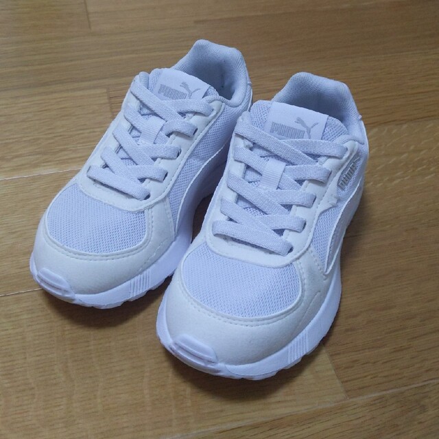 PUMA(プーマ)のPUMA　プーマ　靴☆スニーカー18㌢　美品　新品同様 キッズ/ベビー/マタニティのキッズ靴/シューズ(15cm~)(スニーカー)の商品写真