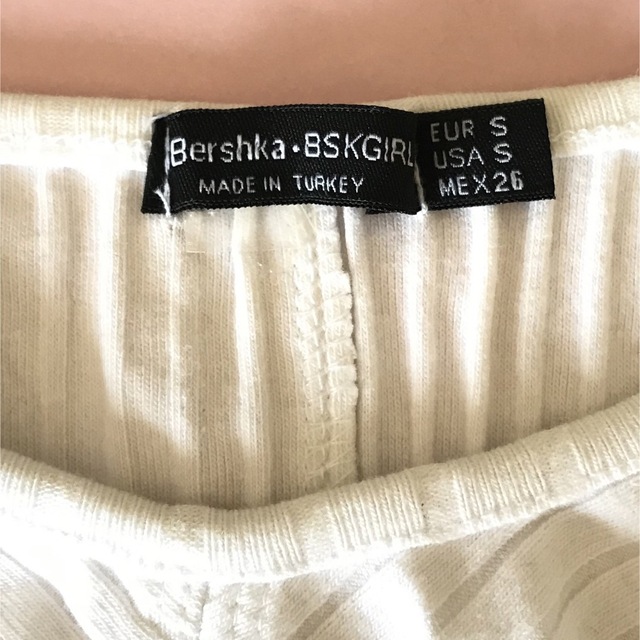 Bershka(ベルシュカ)のカットソー レディースのトップス(カットソー(半袖/袖なし))の商品写真