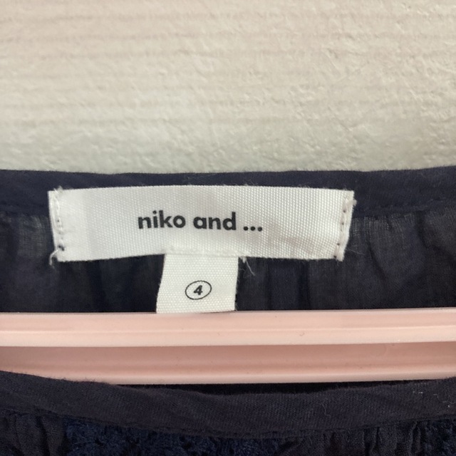 niko and...(ニコアンド)のネイビー　シャツ レディースのトップス(シャツ/ブラウス(長袖/七分))の商品写真