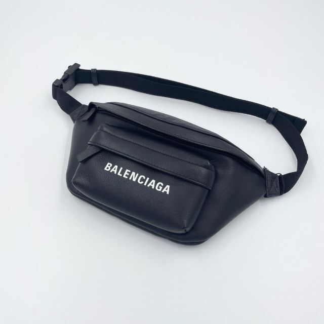 BALENCIAGAバレンシアガ エブリデイ ロゴ ベルトバッグ XS でおすすめ