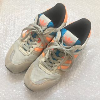 アディダススニーカー ZX700 G45982