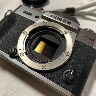 フジフイルム(富士フイルム)のFUJIFILM x-t30 ＋ xf35mmf2 良品(ミラーレス一眼)