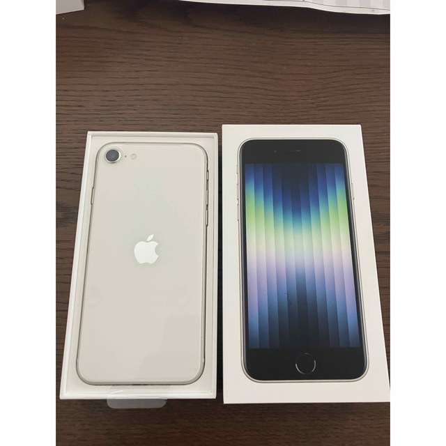 アップル iPhoneSE 第3世代 64GB スターライト au SIMフリー スマホ