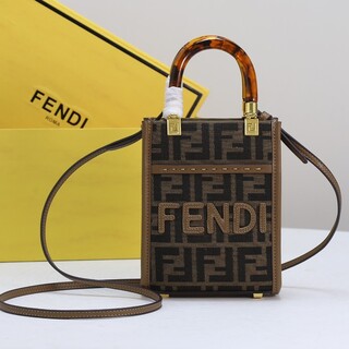 フェンディ ミニトートバッグの通販 30点 | FENDIを買うならラクマ