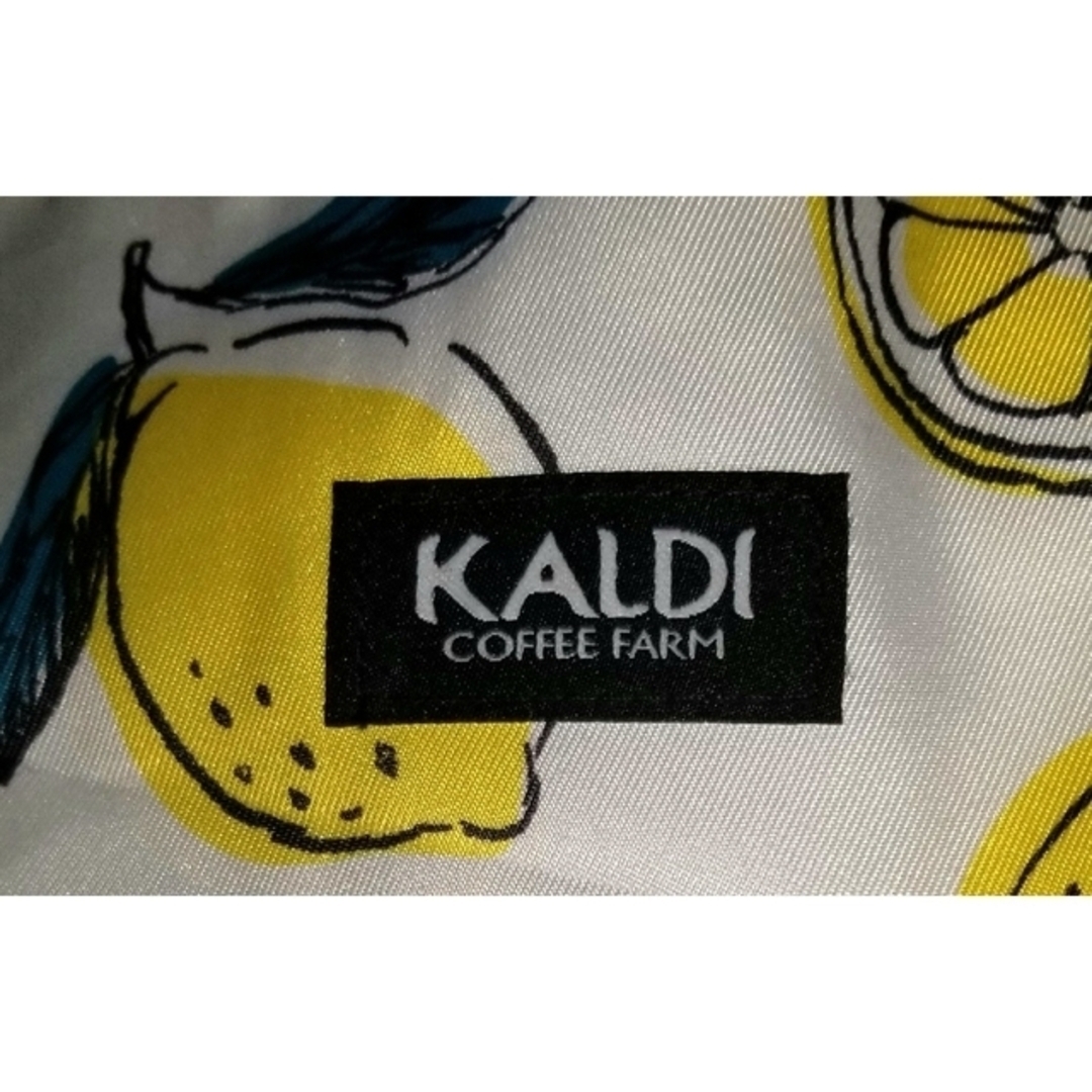 KALDI(カルディ)のカルディ　レモン柄バッグ　KALDI+レモン柄デニム調バッグ レディースのバッグ(エコバッグ)の商品写真