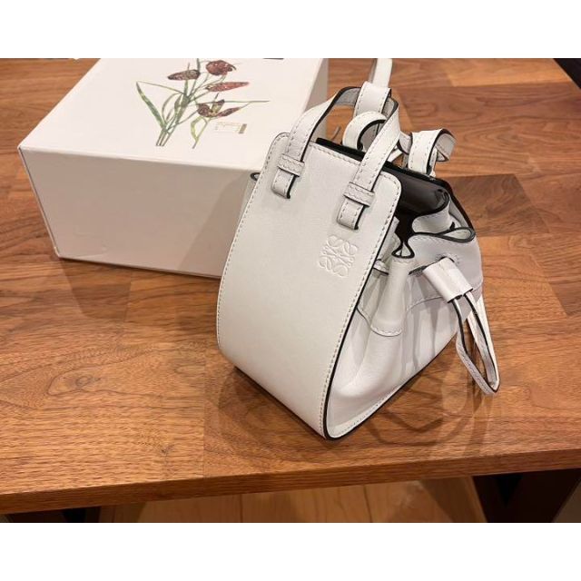 新発売】 LOEWE ロエベ ハンモックミニ LOEWE - ショルダーバッグ