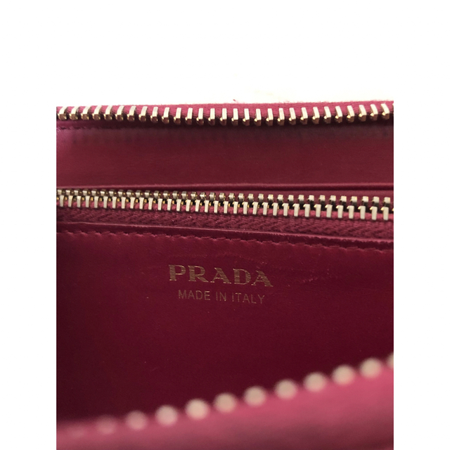 PRADA(プラダ)のPRADAプラダ ラウンドファスナー 長財布 ピンク　ギャランティカード付 レディースのファッション小物(財布)の商品写真