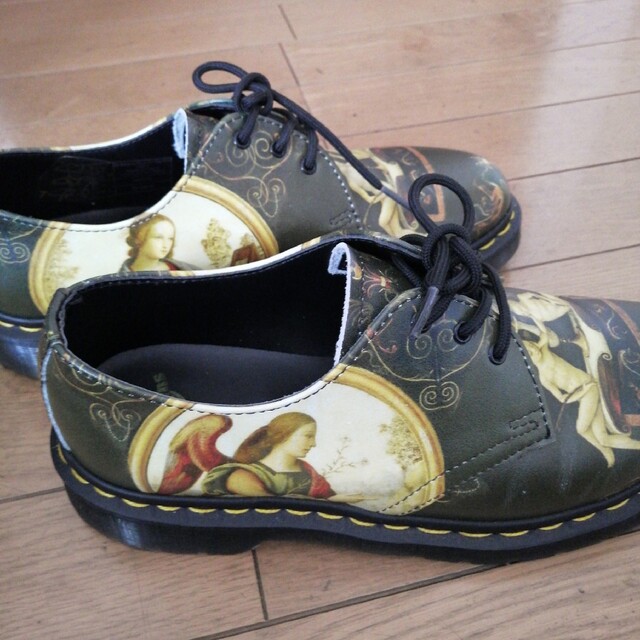Dr.Martens(ドクターマーチン)のドクターマーチン　UK6　宗教画　3ホールシューズ レディースの靴/シューズ(ローファー/革靴)の商品写真
