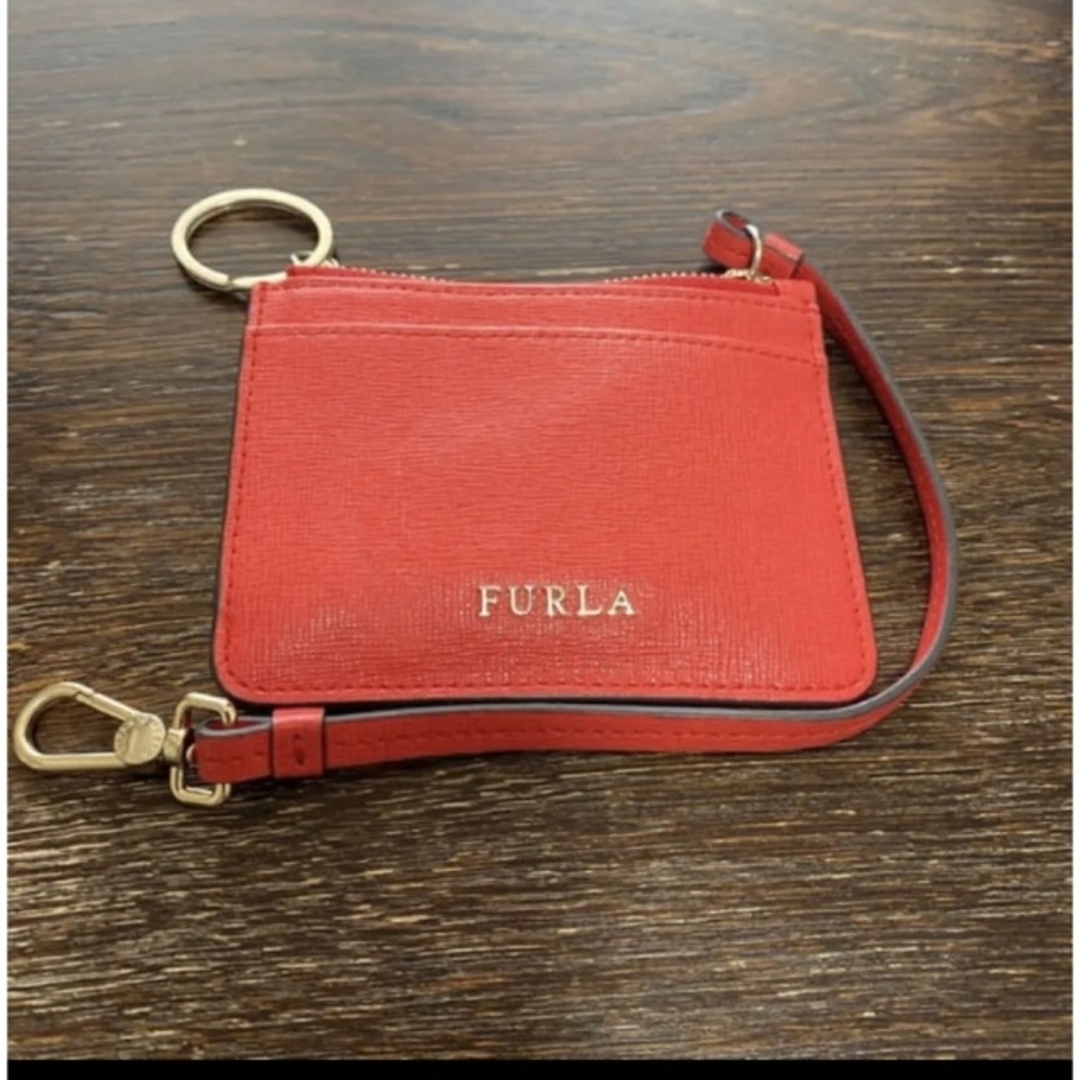 Furla(フルラ)の今だけ送料込み！フルラ　定期入れ　キーケース　美品 レディースのファッション小物(名刺入れ/定期入れ)の商品写真