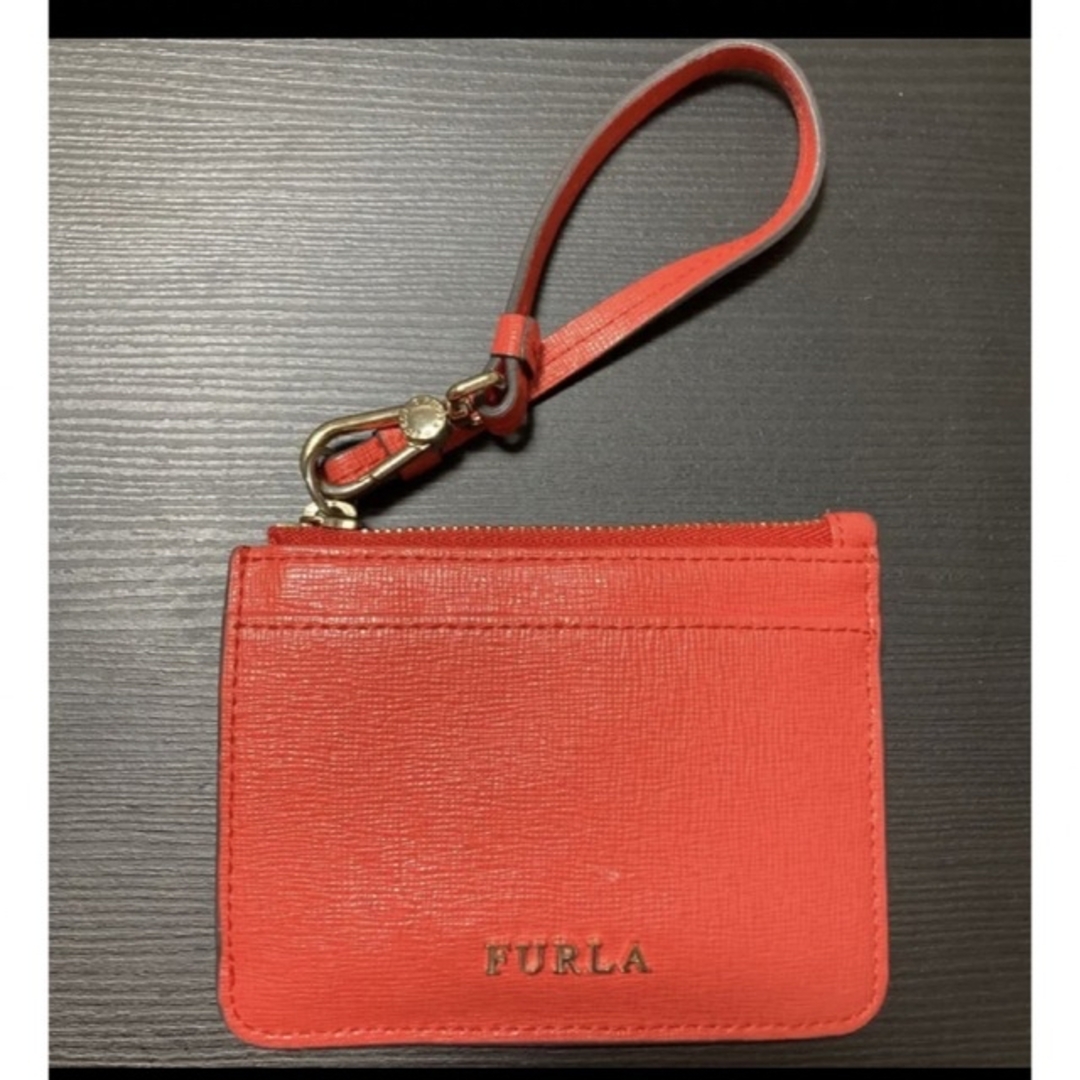 Furla(フルラ)の今だけ送料込み！フルラ　定期入れ　キーケース　美品 レディースのファッション小物(名刺入れ/定期入れ)の商品写真