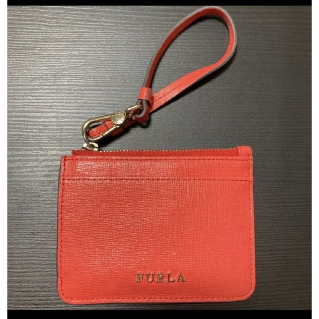 Furla(フルラ)の今だけ送料込み！フルラ　定期入れ　キーケース　美品 レディースのファッション小物(名刺入れ/定期入れ)の商品写真