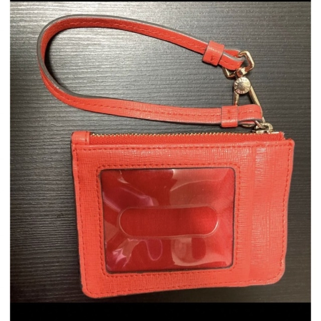 Furla(フルラ)の今だけ送料込み！フルラ　定期入れ　キーケース　美品 レディースのファッション小物(名刺入れ/定期入れ)の商品写真