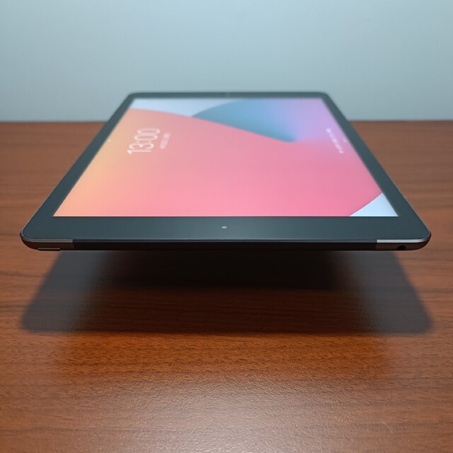 美品) iPad 第8世代 Wifi Simフリー32GB キーボード付き 素敵で