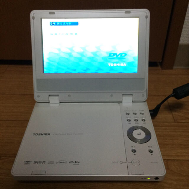 東芝(トウシバ)のあらもん様専用★ポータブルDVDプレーヤー シガーソケット電源付き スマホ/家電/カメラのテレビ/映像機器(DVDプレーヤー)の商品写真