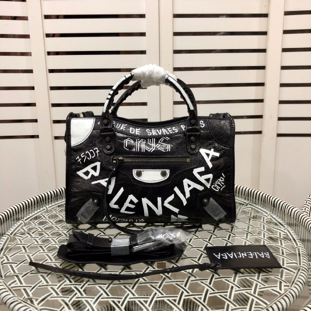 最終☆送料無料 新品 BALENCIAGA バレンシアガ グラフィティ