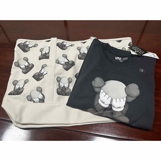 ユニクロ(UNIQLO)の新品 KAWS カウズ ユニクロ Tシャツとトートバッグ(トートバッグ)