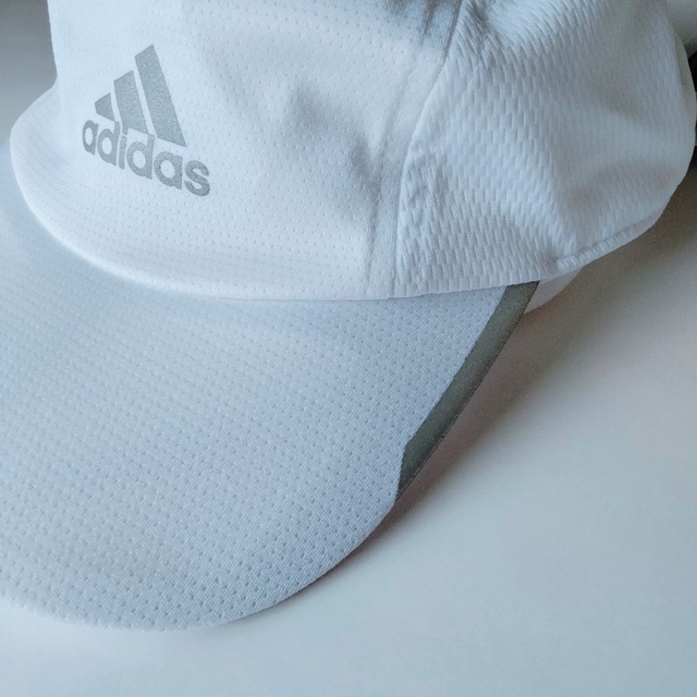 adidas(アディダス)の新品 白 アディダス adidas ランニング キャップ 帽子 スポーツキャップ スポーツ/アウトドアのランニング(ウェア)の商品写真