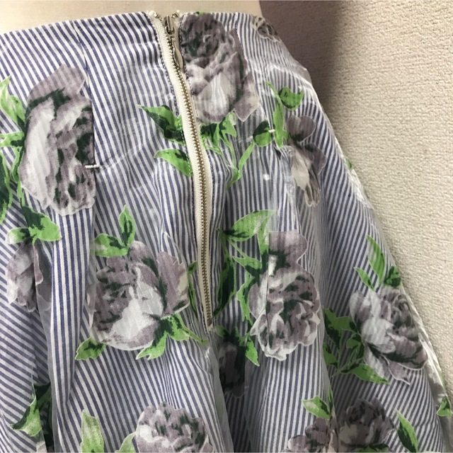 dazzlin(ダズリン)の花柄スカート ダズリン  花柄オーガンジースカート フラワー柄 レディースのスカート(ひざ丈スカート)の商品写真