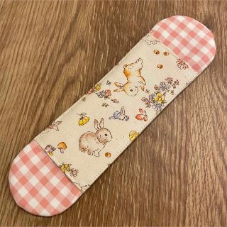 水筒肩紐カバー うさぎ柄×ピンクギンガムチェック ハンドメイド(外出用品)