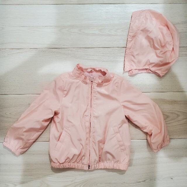 babyGAP(ベビーギャップ)のbabyGAP ウィンドブレーカー　女の子　95 キッズ/ベビー/マタニティのキッズ服女の子用(90cm~)(ジャケット/上着)の商品写真