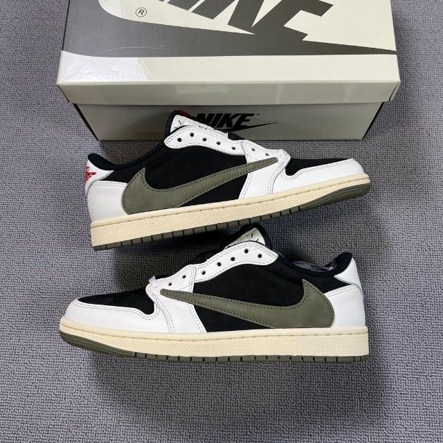 27 Nike Air Jordan 1 Low × Travis Scott