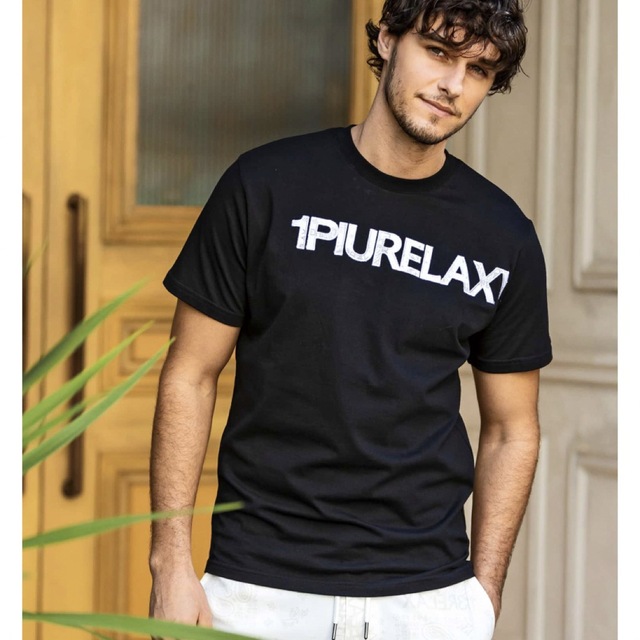 【1PIU1UGUALE3 RELAX】ペイズリーロゴ半袖Tシャツ/BLACK