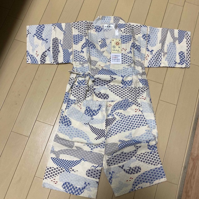 西松屋(ニシマツヤ)の甚平130cm キッズ/ベビー/マタニティのキッズ服男の子用(90cm~)(甚平/浴衣)の商品写真