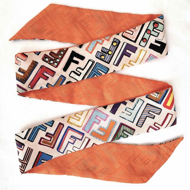 FENDI(フェンディ)のFENDI フェンディ　ズッカ　ロゴ　ラッピー　バンダナ　リボン　スカーフ　美品 レディースのファッション小物(バンダナ/スカーフ)の商品写真