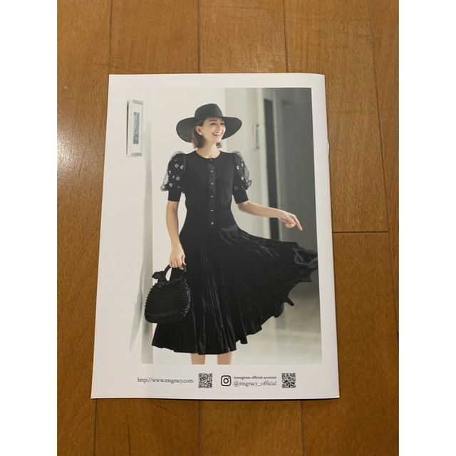 M'S GRACY(エムズグレイシー)の新品☆ エムズグレイシー の2023年サマーカタログ エンタメ/ホビーの雑誌(ファッション)の商品写真