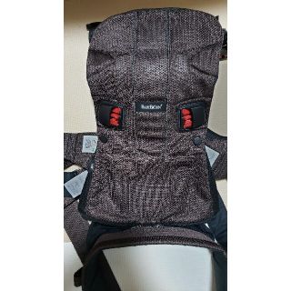 ベビービョルン(BABYBJORN)のベビービョルン　抱っこ紐　ONE＋ AIR メッシュ　ブラウン(抱っこひも/おんぶひも)