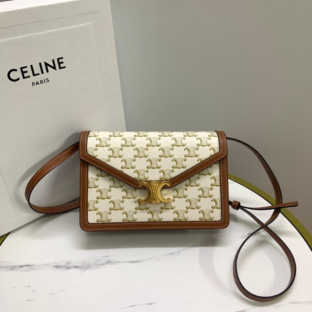 美品CELINE トリオンフキャンバス&カーフスキンタン ミディアム-
