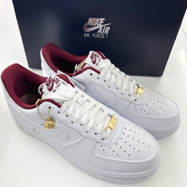 ナイキ　エアフォース1 WMNS AIR FORCE1 07 SE 27.5cm