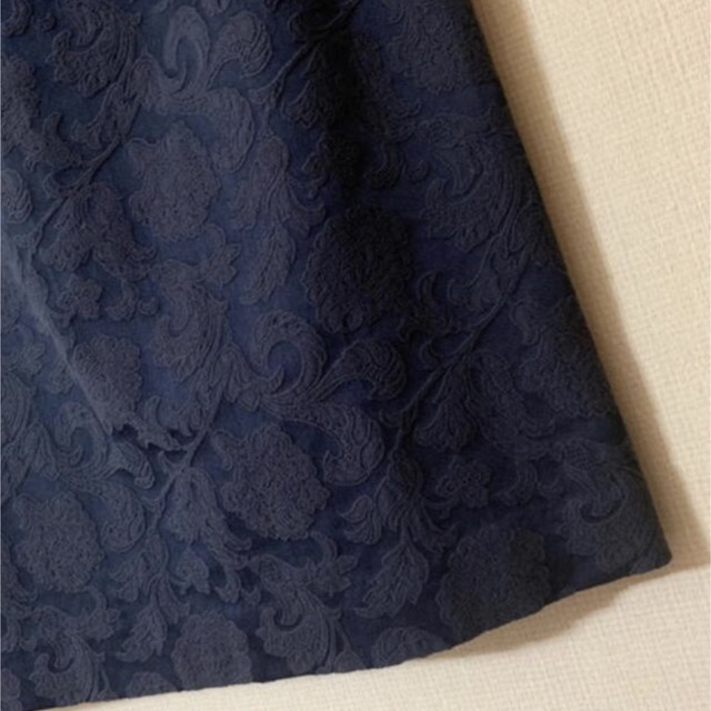 MERCURYDUO(マーキュリーデュオ)のマーキュリーデュオ  花柄タイトスカート レディースのスカート(ひざ丈スカート)の商品写真