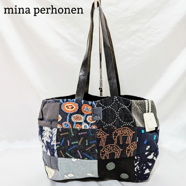 mina perhonen(ミナペルホネン)の未使用 ミナペルホネン ピースバッグ トートバッグ パッチワーク レザー 黒 レディースのバッグ(トートバッグ)の商品写真