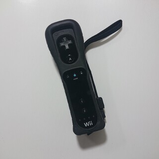ウィー(Wii)のWiiリモコン ブラック 黒 任天堂純正品 ストラップとシリコンカバー付き(携帯用ゲーム機本体)