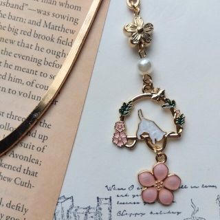 ピンクの花と猫 他☆ハンドメイドしおり・ブックマーカーの通販 by