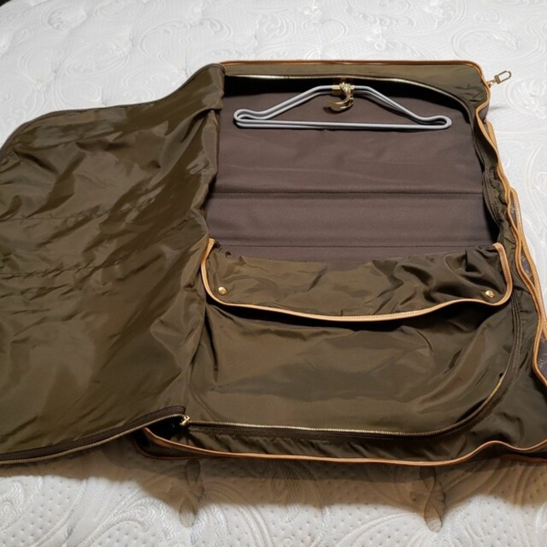 LOUIS VUITTON(ルイヴィトン)のルイヴィトン　ポルタブル サンク サントレ ガーメント スーツカバー メンズのバッグ(トラベルバッグ/スーツケース)の商品写真