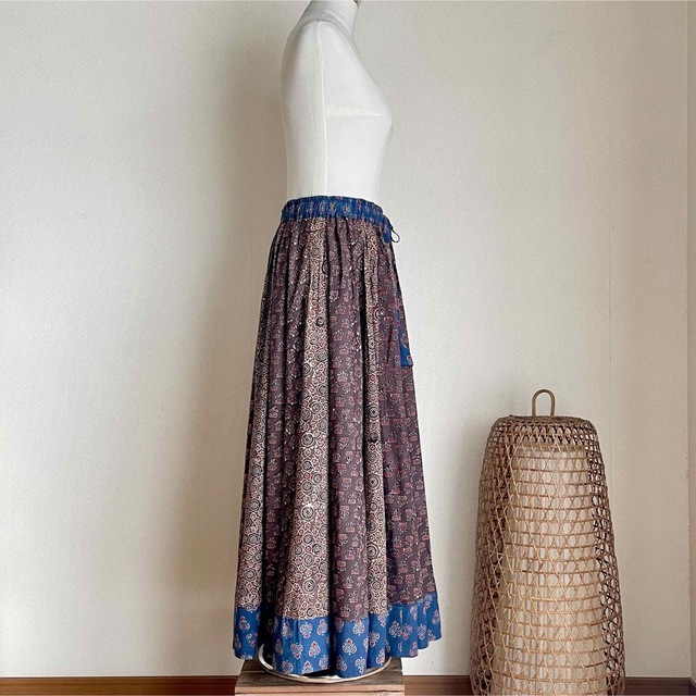 インド綿　アジュラック　ブロックプリント　フレアスカート　ブラウン レディースのスカート(ロングスカート)の商品写真
