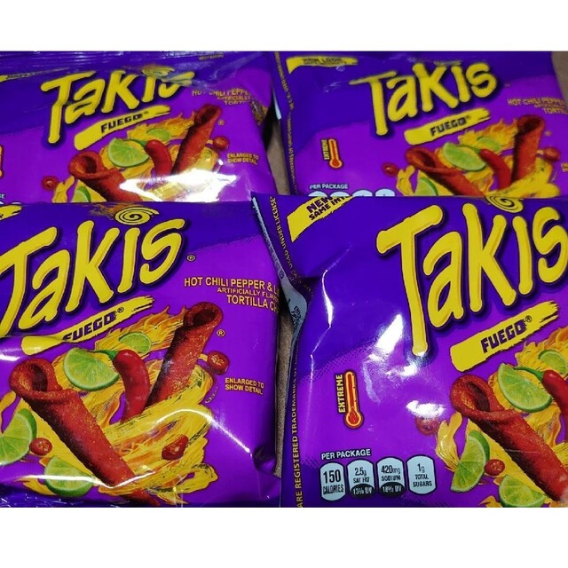 takis 4p 食品/飲料/酒の食品(菓子/デザート)の商品写真