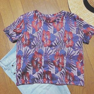 ザラ(ZARA)のハイビスカス柄Tシャツ(Tシャツ(半袖/袖なし))