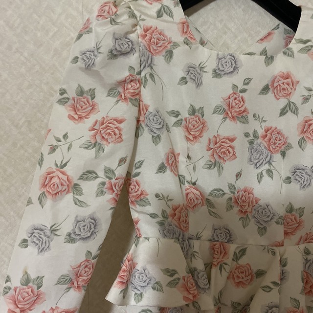 SOIR(ソワール)の美品東京ソワールの薔薇花柄の美しいヴィンテージ　ワンピース、ドレス　サイズ5号 レディースのフォーマル/ドレス(ミディアムドレス)の商品写真